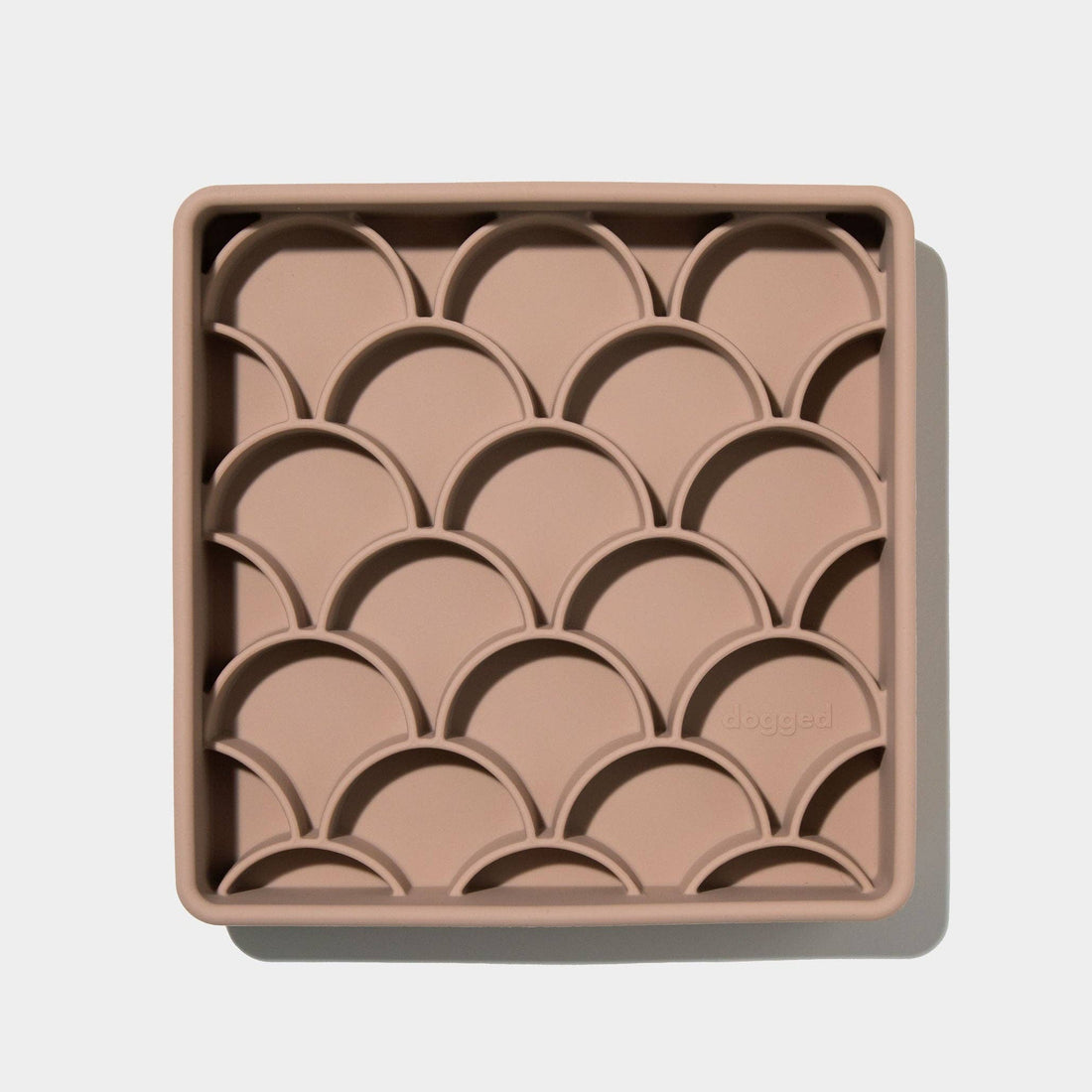 Dogged - 3-in-1 fish scale slow feeder bowl - fig: Fig