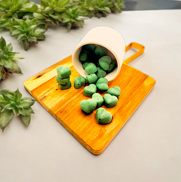 IWOOFTREATS- FREEZE DRIED SPIRULINA HEARTS